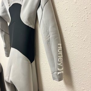 Hurley 3/2 full wet suit boys size 12
